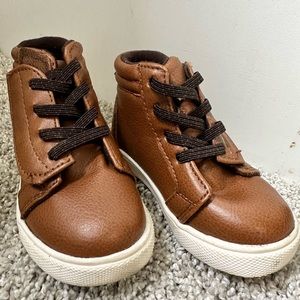 Boys size 5 Velcro boots